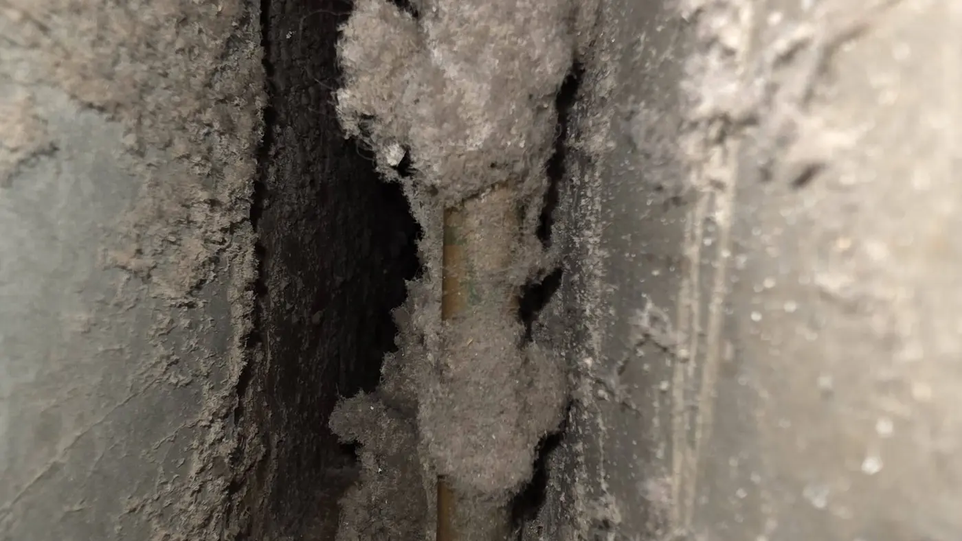 Thick lint mat extracted from a return duct